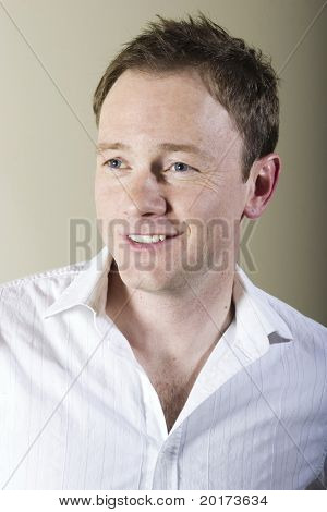 casual, nydelig ung mand