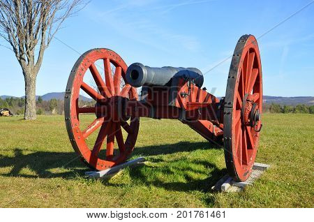 Cannon in Saratoga National Historical Park, Saratoga County, Upstate New York, USA. This is the site of the Battles of Saratoga in the American Revolutionary War.