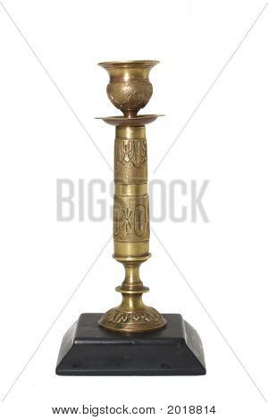 Candelabro de bronce aislado