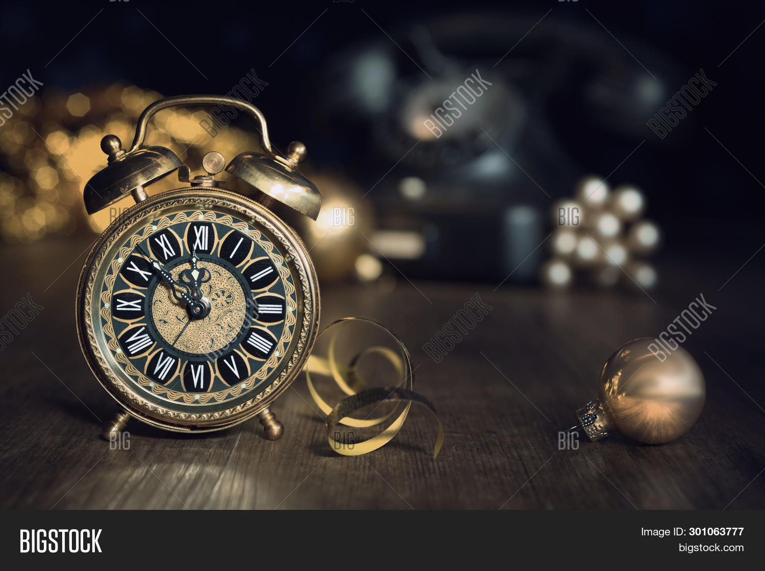 часы 11 55. без пяти минут двенадцать. часы без пяти минут. часы без пяти двенадцать. без пяти минут двенадцать.