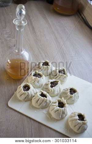 Manti Also Manty, Mantu, Or Manta Is A Type Of Dumpling Popular In Most Turkic Cuisines, As Well As 