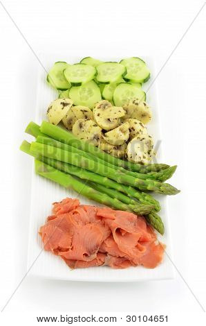 Lox 신선 및 절인 야채와 함께