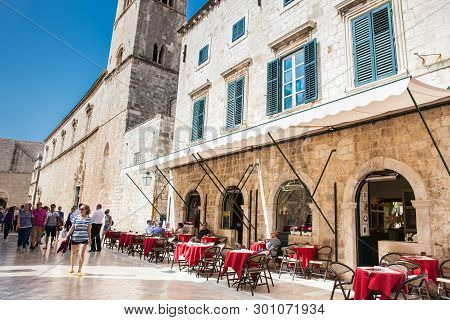 Dubrovnik, Croatia - April, 2018: Tourists At Stradun Street At The Old Town Of Dubrovnik