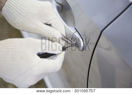 Opening The Car Lock Pick. Carjacking. Hijacker.