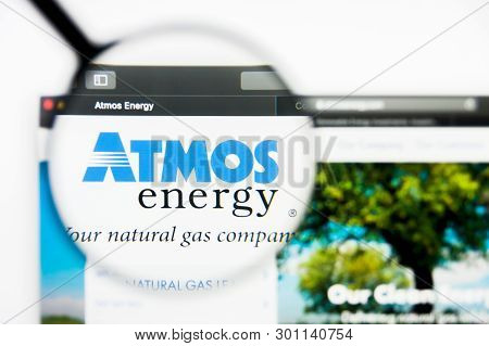 Richmond, Virginia, Usa - 9 May 2019: Illustrative Editorial Of Atmos Energy Corporation Website Hom
