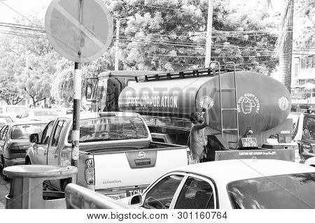 Port Of Spain, Trinidad And Tobago - November 28, 2015: Many Cras On Street Road In Traffic Congeste