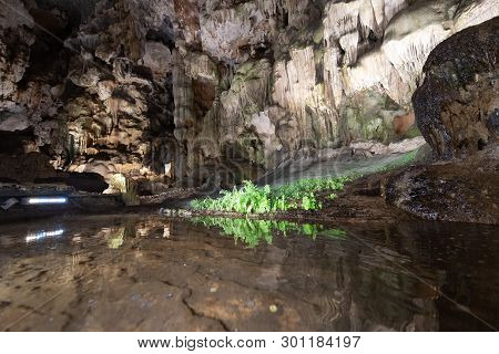 Ha Long Bay,vung Vieng Fishing Village,vietnam Dong Thien Cung Cave Or Paradise Cave One Of The Most