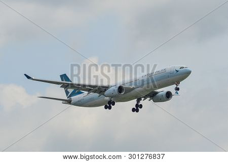 Bangkok, Thailand - Sep 17, 2018. B-lao Cathay Pacific Airbus A330-300 Landing At Bangkok Suvarnabhu