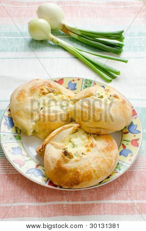 Knishes z sera rolnika i scallions - żydowskie ciasta