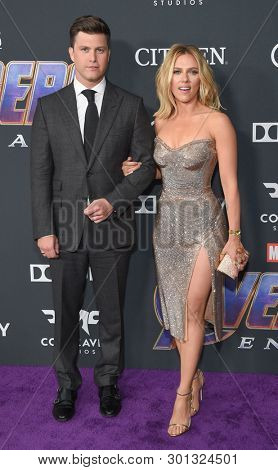 LOS ANGELES - APR 22:  Scarlett Johansson and Colin Jost arrives for the 