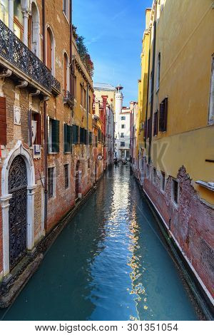 Venice, Italy - October 23, 2018: Canal Rio De Lalboro In Venice