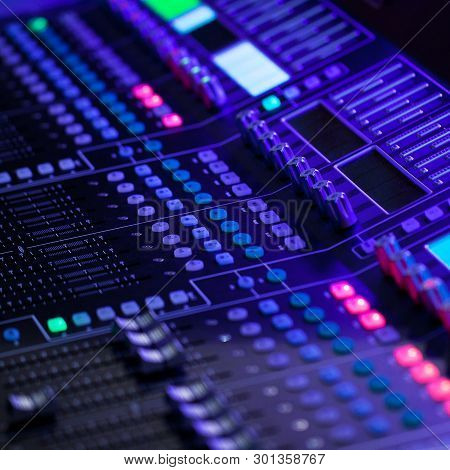 Sound Electronic Control Panel For High-quality Sound Control