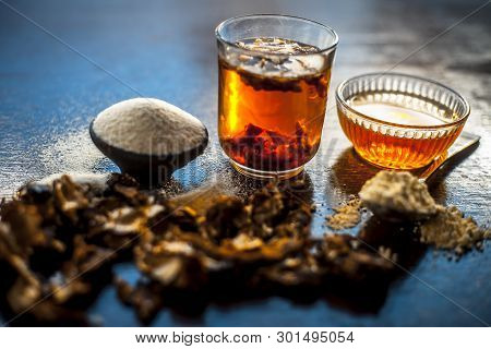 Best Home Remedy To Treat Acne And Pimple On Wooden Surface I.e. Tamarind Pulp,semolina And Gram Flo