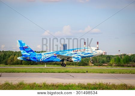 Airline Russia Zenith. . Airplane Before Takeoff. Russia St. Petersburg Pulkovo Official Spotting Au