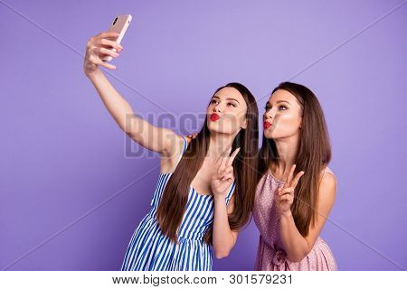Close Up Photo Two People Beautiful Funny Funky She Her Models Ladies Milllennials  Telephone Smart 