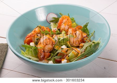 Grilled Shrip Salad With Arugula And Different Vegetables