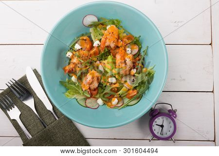 Grilled Shrip Salad With Arugula And Different Vegetables