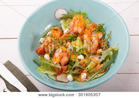 Grilled Shrip Salad With Arugula And Different Vegetables