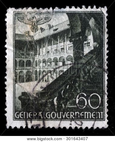 ZAGREB, CROATIA - SEPTEMBER 015, 2012: A stamp printed in Germany, General Government (Poland), shows Castle, Krakau, circa 1940.