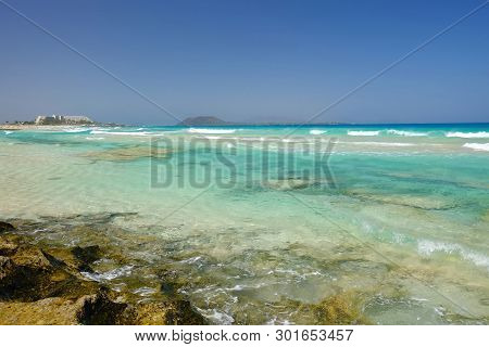 Beach Corralejo On The Canary Island Fuerteventura, Spain. View On The Islands Lobos And Lanzarote.