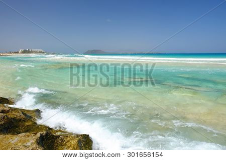 Beach Corralejo On The Canary Island Fuerteventura, Spain. View On The Islands Lobos And Lanzarote.