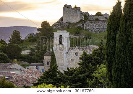 View On Traditional Medieval Houses And Castle Ruines In Provence, South Of France, Vacation And Tou