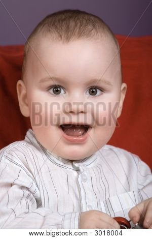 Chłopiec dziecko w domu.