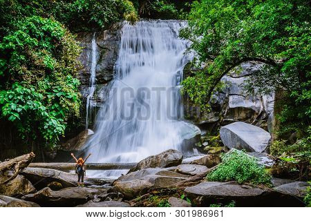 Women Travel. Woman Asia Travelers Travel Nature Forests, Mountains, Waterfalls. Travel Siliphum Wat