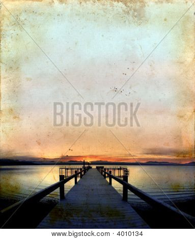 Východ slunce na pozadí Grunge Dock