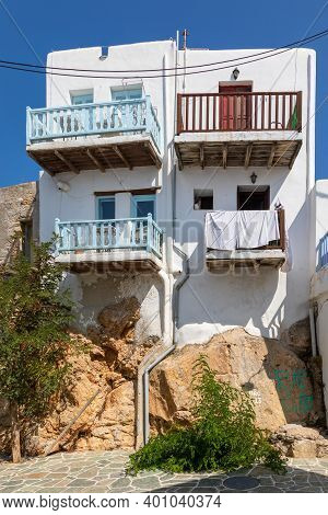 Chora, Folegandros Island, Greece- 23 September 2020: Traditional Greek White Architecture In The Ce