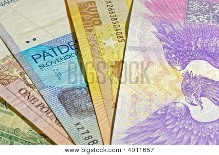 Pengar, krona, euro, dollar