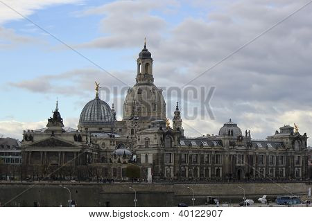 Het Bruhl terras en Lutherse kerk