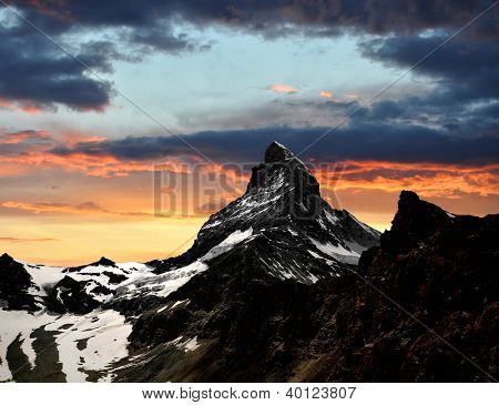 zachód słońca na Matterhorn