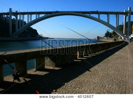 Brücke über den Fluss Douro in portugal