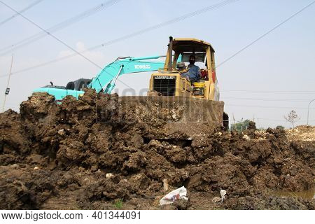 Bekasi, 12/7/2020. A Heavy Equipment Is Pushing A Lump Of Land In A Housing Or Residential Developme
