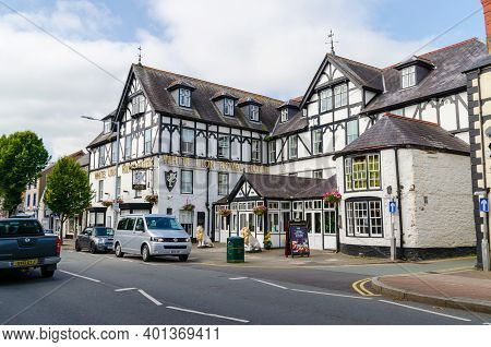 Bala; Uk: Sep 20, 2020: The White Lion Royal Hotel Is A Coaching Inn Built In 1752.managed By Brains