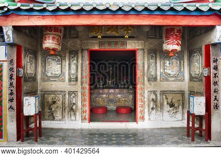 Uthaithani City Pillar Chinese Style Shrine For Thai People And Foreign Travelers Travel Visit And R