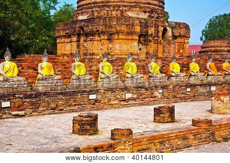 仏像寺院ワット ・ ヤイ チャイ Mongkol アユタヤ バンコク、タイの近くで