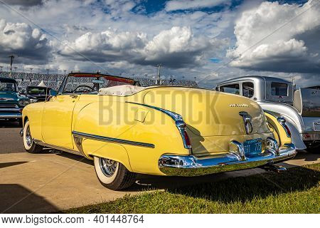Daytona Beach, Fl - November 28, 2020: 1949 Oldsmobile Futuramic 98 Convertible At A Local Car Show.