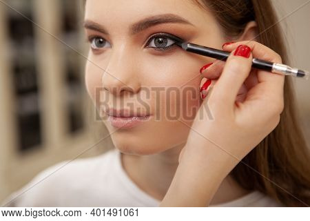 Cropped Close Up Of A Professional Makeup Artist Using Eye Kajal On A Beautiful Woman