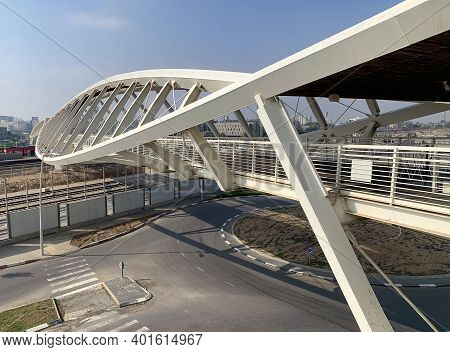 Beer Sheva, Israel - December 22, 2020: Footbridge In The New High-tech Park In Beer Sheva.  Archite