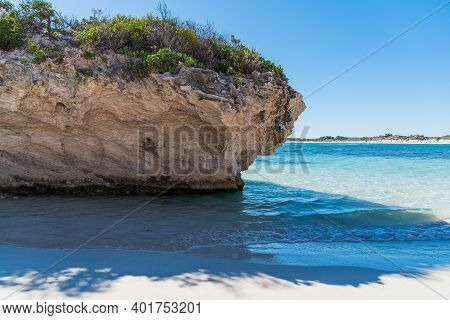 Jurien Bay, Wa / Australia - 07/11/2020 Sandy Cape Recreation Park With White Sand, Turquoise Water,