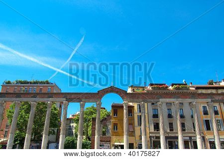 Colonne Di San Lorenzo, Milan