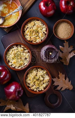 Small apple crambles or applie pies for autumn and winter  