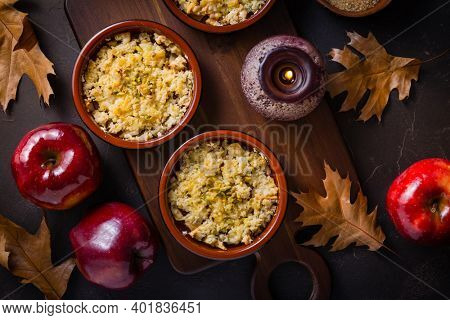 Small apple crambles or applie pies for autumn and winter  