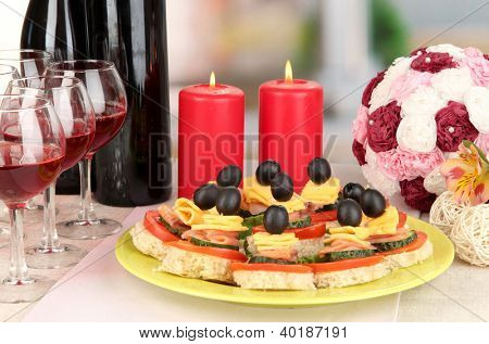 Canapés e vinhos no restaurante