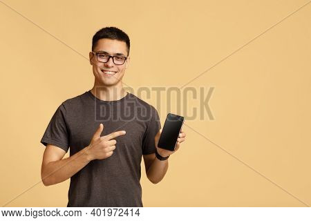 Blogger Insists At Better Offer For Customers. Happy Handsome Millennial Guy In Brown T-shirt And Gl