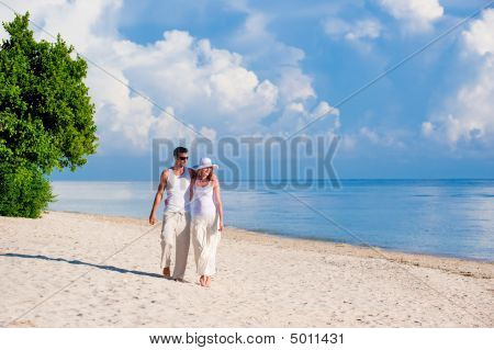 คู่รักบนชายหาด