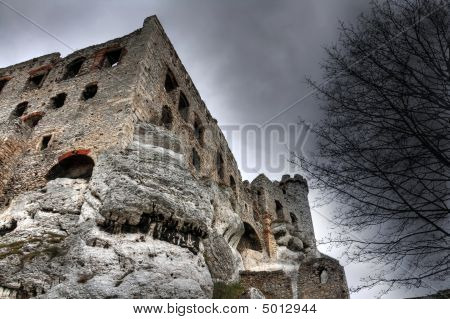 Hrad v Ogrodzieniec, Polsko