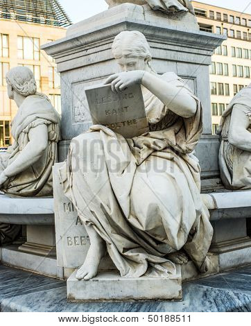 statue i Gendarmenmarkt-pladsen, Berlin